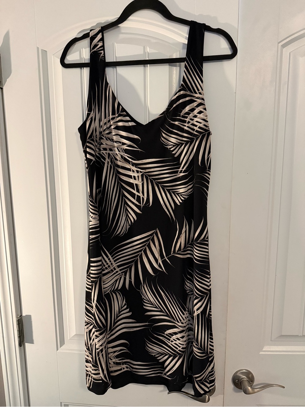 NWT White House Black Market Reversible Palm Print Dress Medium Regular - Picture 2 of 9